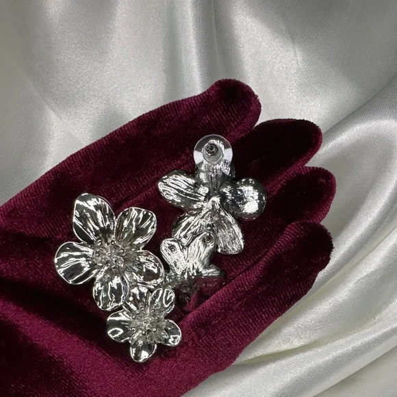 ZARA Super Silver Floral earrings - Picture 8 of 14